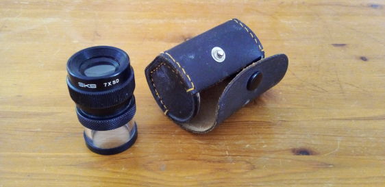magnifier with mm scale