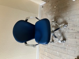 Chroma-HYD Hydraulic Chair