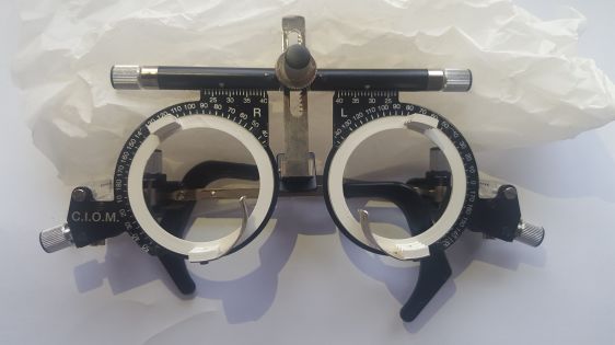 Universal Trial Frame