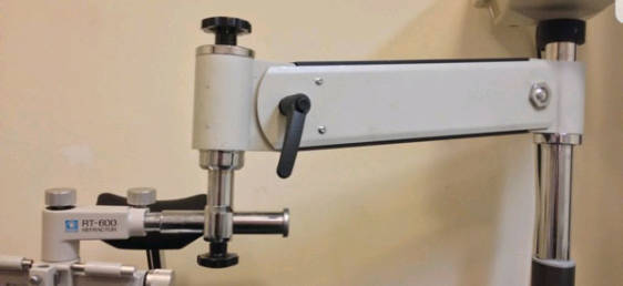 Phoropter arm