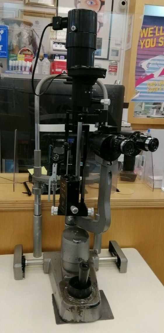 Topcon slit lamp with a Tonometer and 90D lens