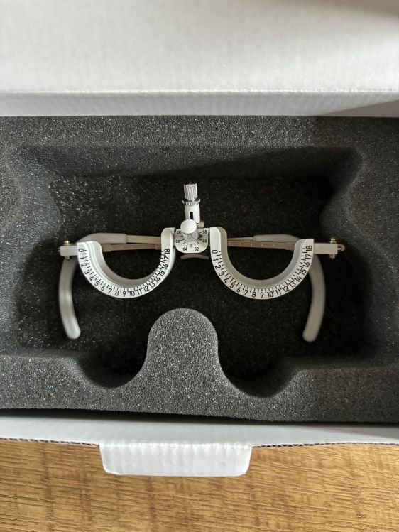 Oculus 1/2 Eye Adult Trial Frame