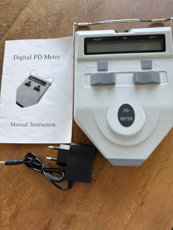 Digital pupilometer, rechargeable