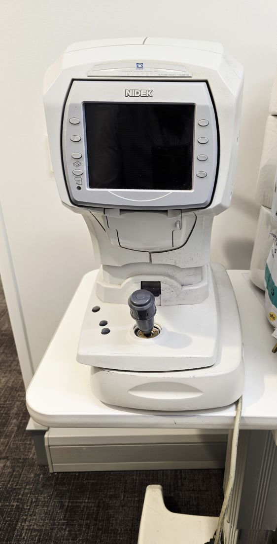 NIDEK Tonoref II & Optical instrument table