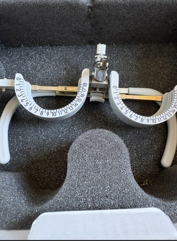 Oculus 1/2 eye trial frame 