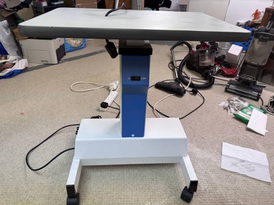 Single motorised table 