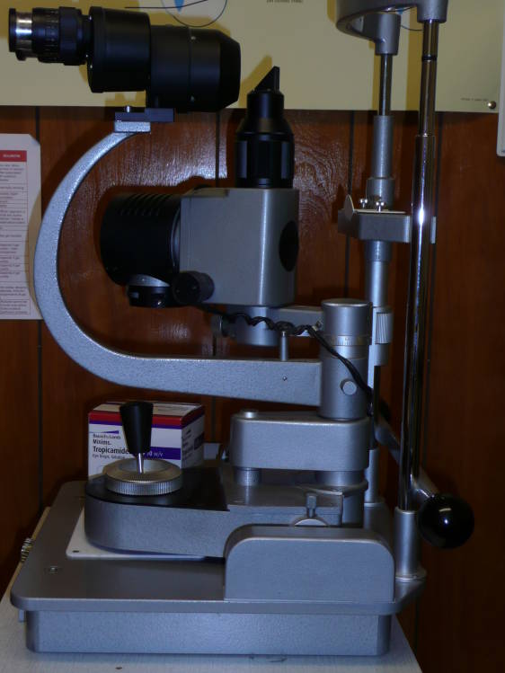 Slit lamp on an electric table